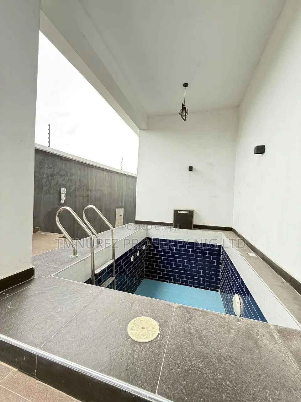 5bdrm Duplex in Chevron for sale in Chevron
