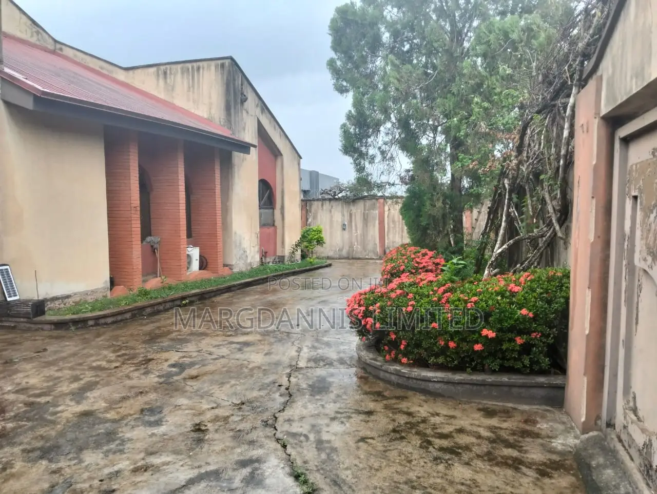 7bdrm Duplex in Gra 1, Ikorodu for sale in Ikorodu Garage