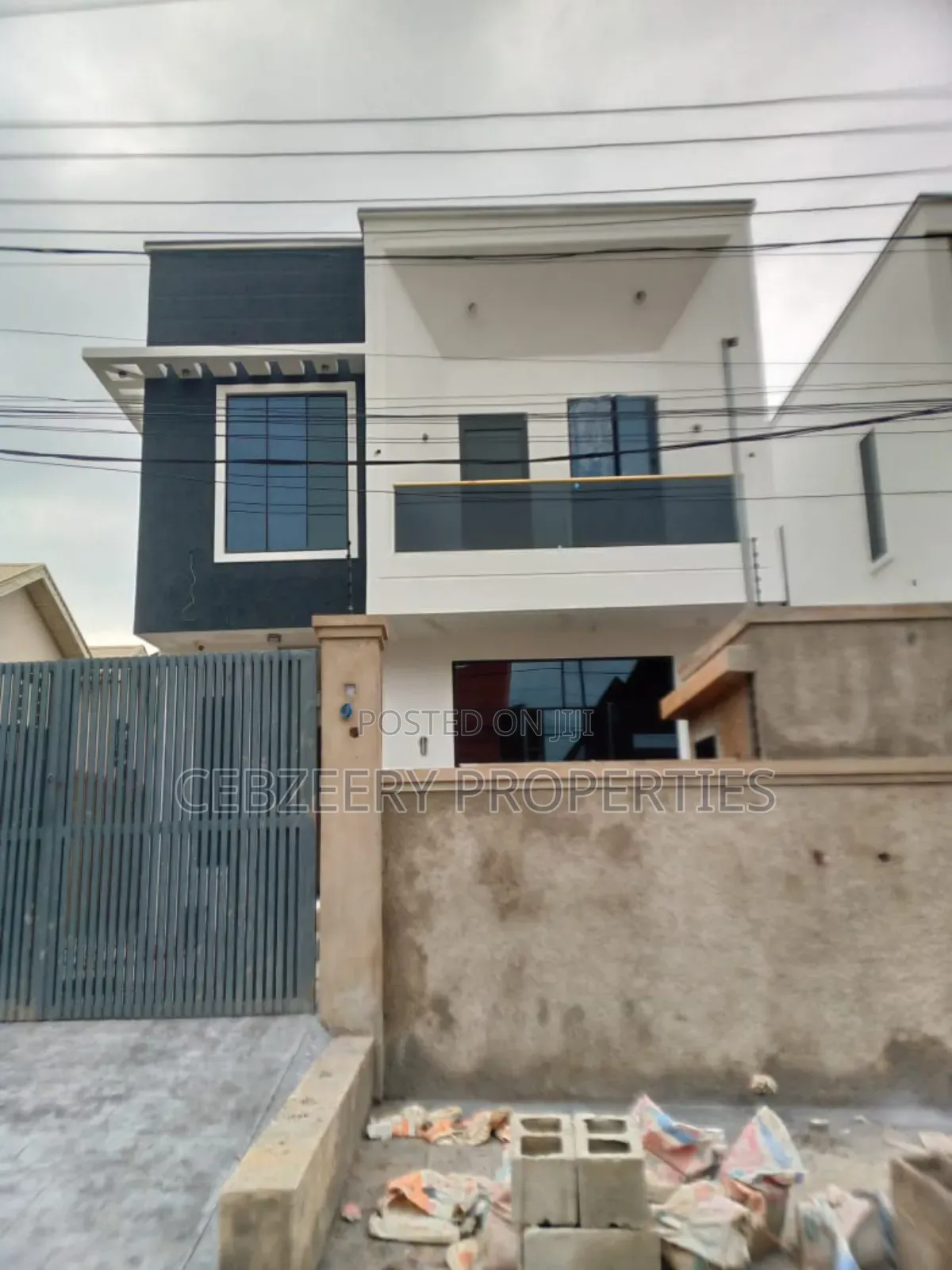 5bdrm Duplex in Omole Phase 2 for sale in Omole Phase 2
