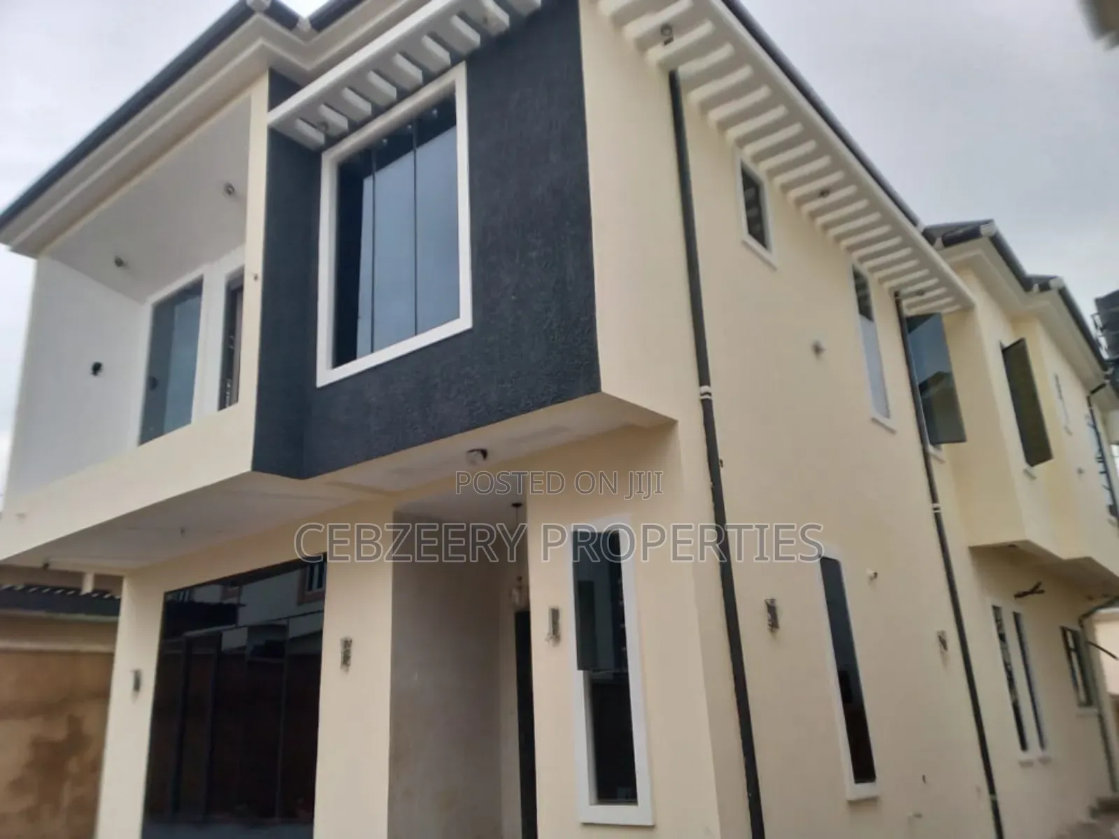 5bdrm Duplex in Omole Phase 2 for sale in Omole Phase 2