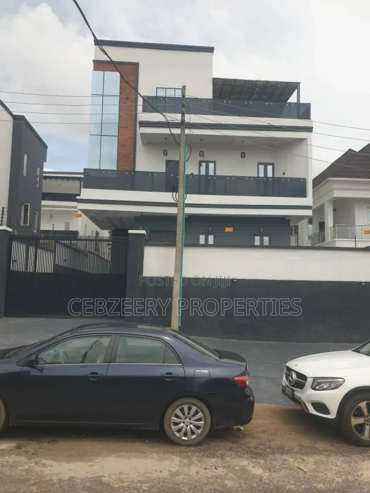 5bdrm Duplex in GRA Phase 2 Shangisha for sale in GRA Phase 2 Shangisha