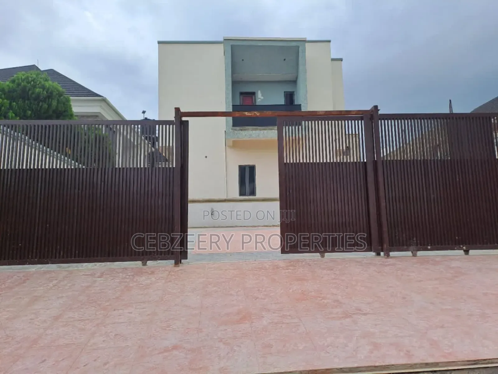 3bdrm Duplex in Omole Phase 2 for sale in Omole Phase 2
