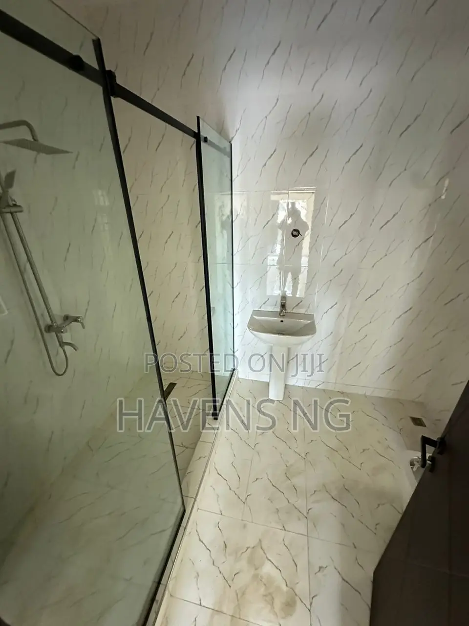 5bdrm Duplex in Life Camp for sale in Life Camp