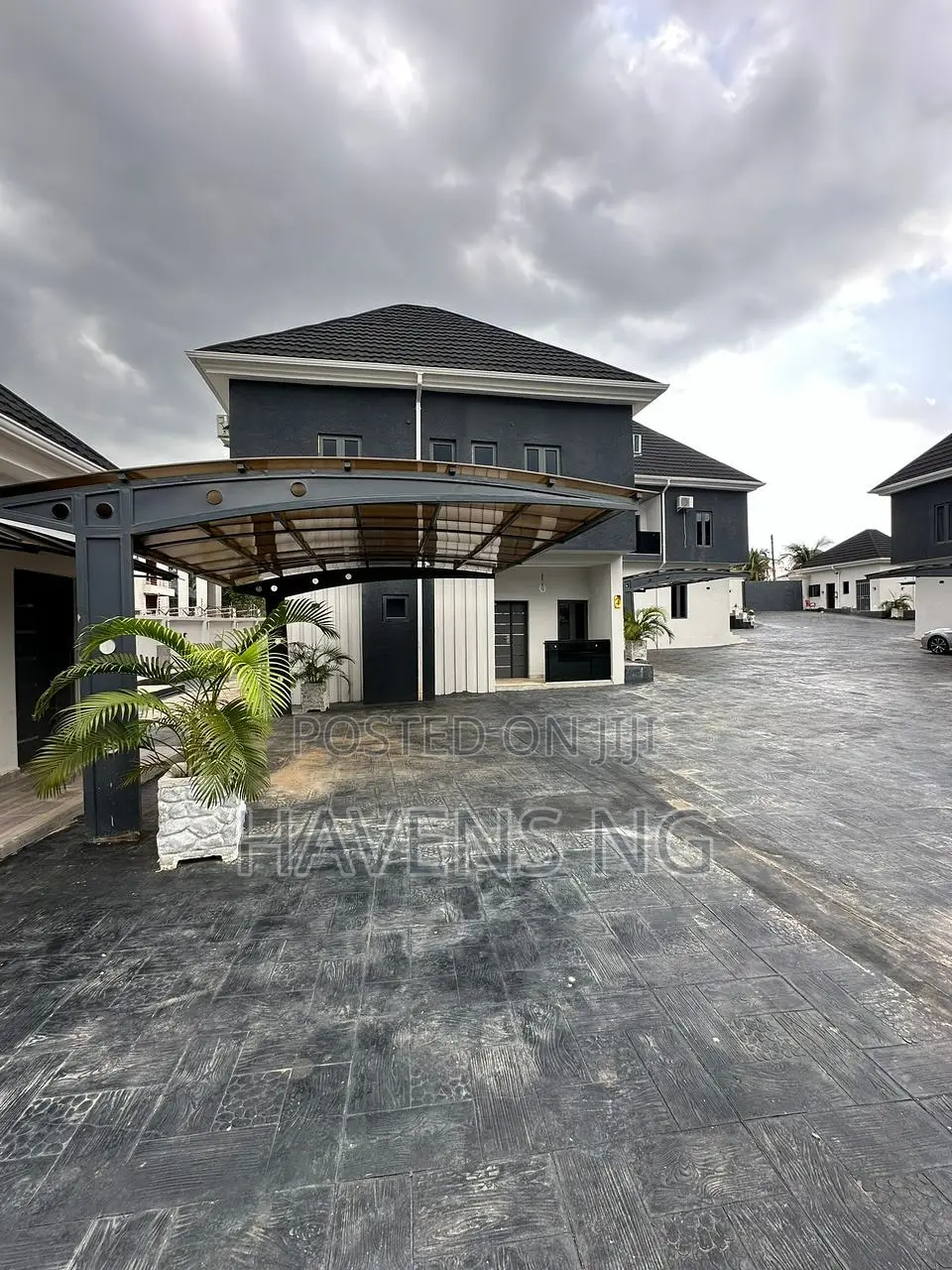 4bdrm Duplex in Life Camp for sale in Life Camp