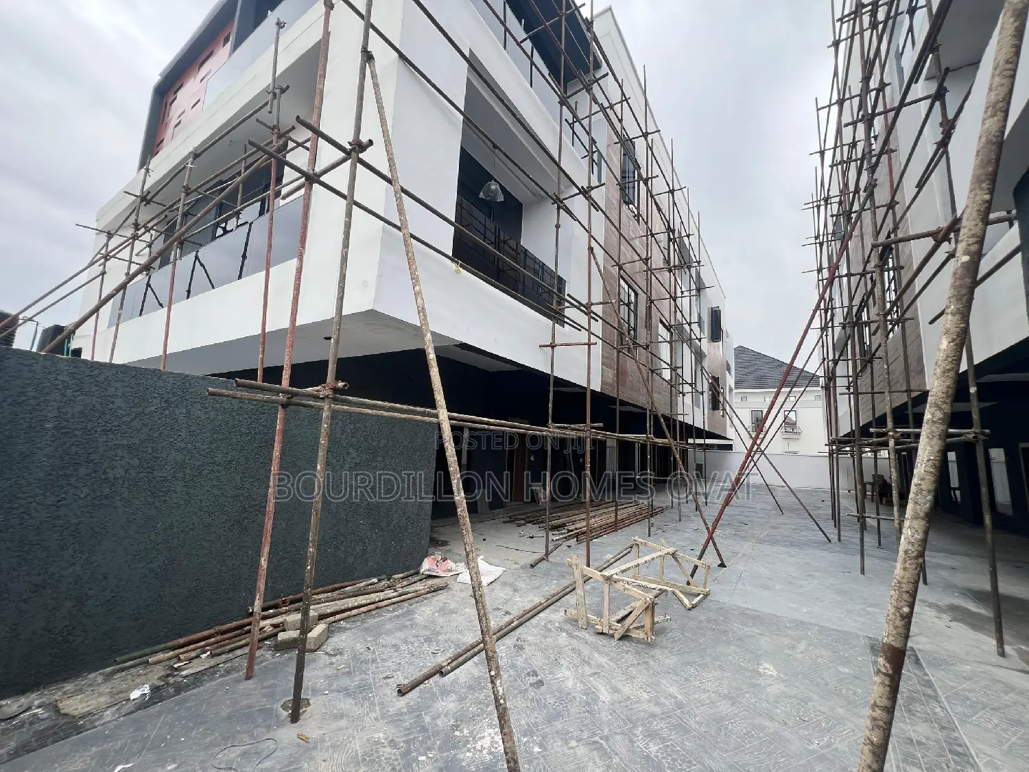 4bdrm Duplex in Lekki Phase 1 for sale in Lekki Phase 1