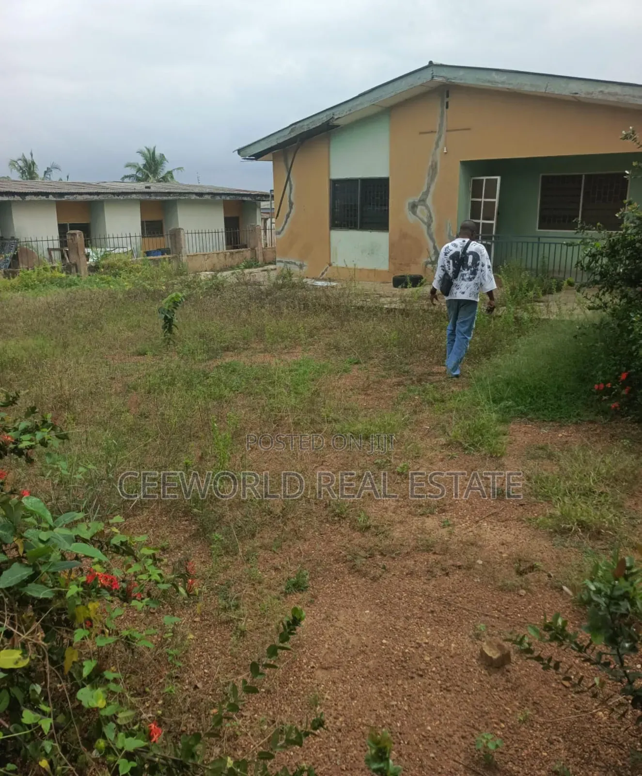 Old Structure Building Sitting on 500sqm of Land at Oluyole in Oluyole Estate