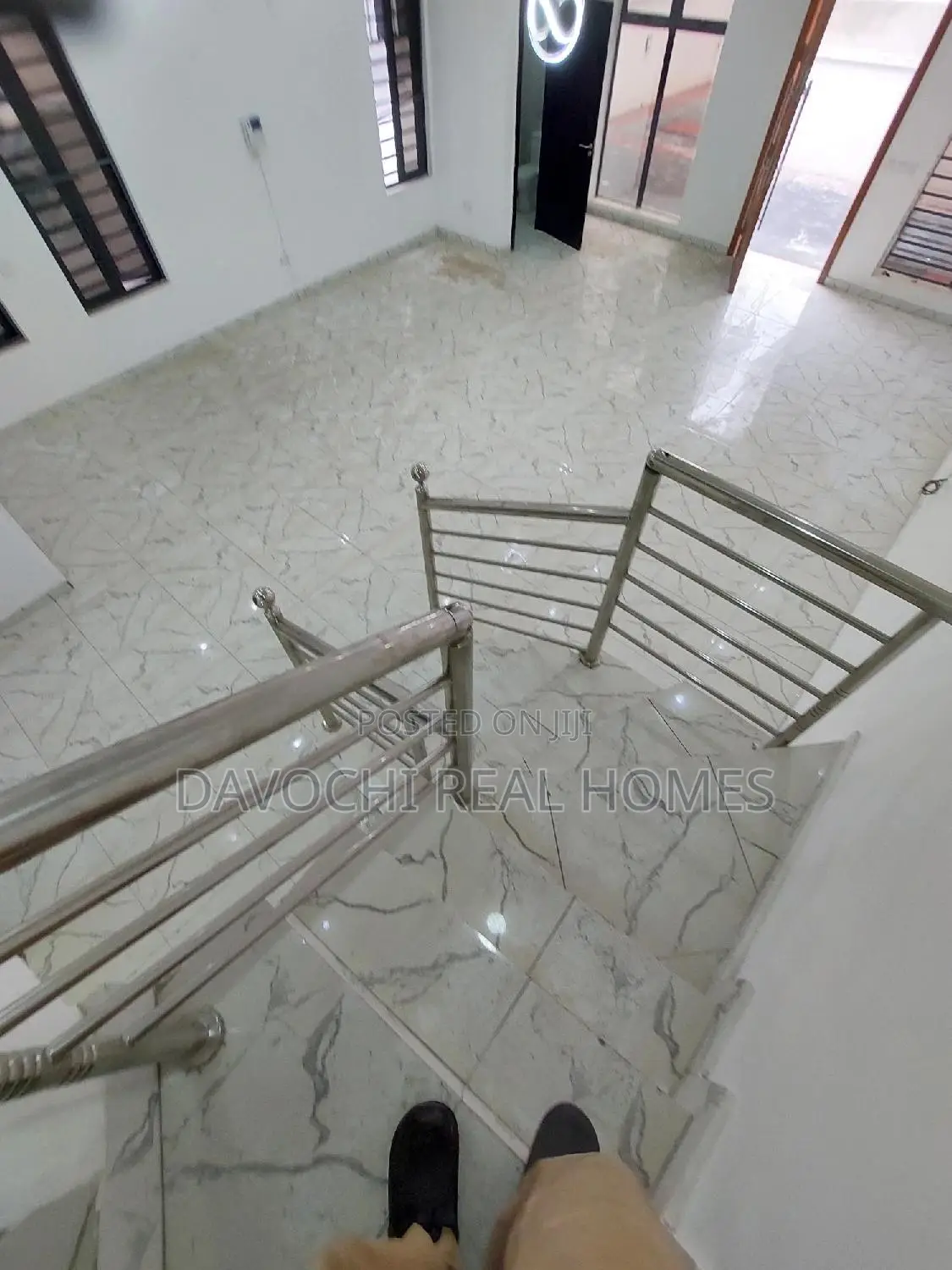 4bdrm Duplex in Chevron for rent in Chevron