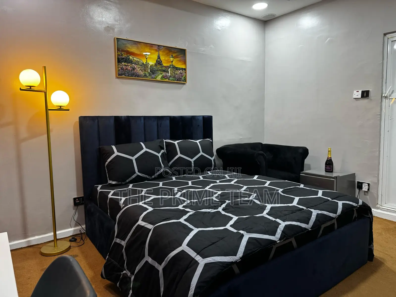 Prime Oak Residence Studio Apartment in Sabo / Yaba