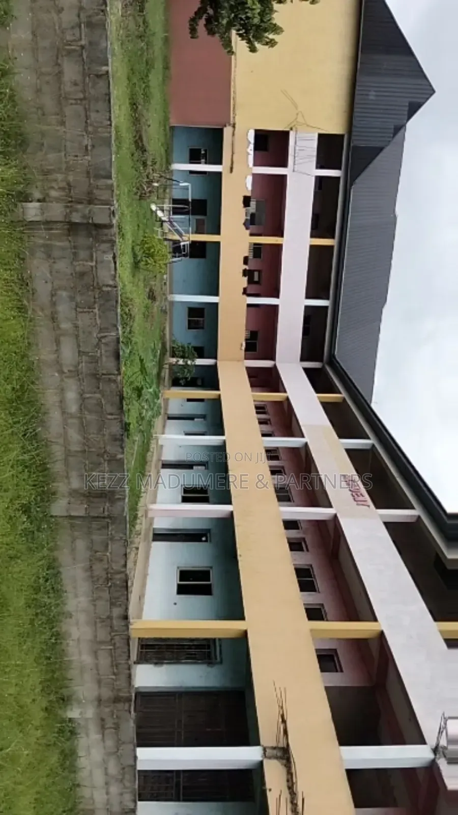 For Sale : Non Functional SCH at Rumuekini Ph in Port-Harcourt