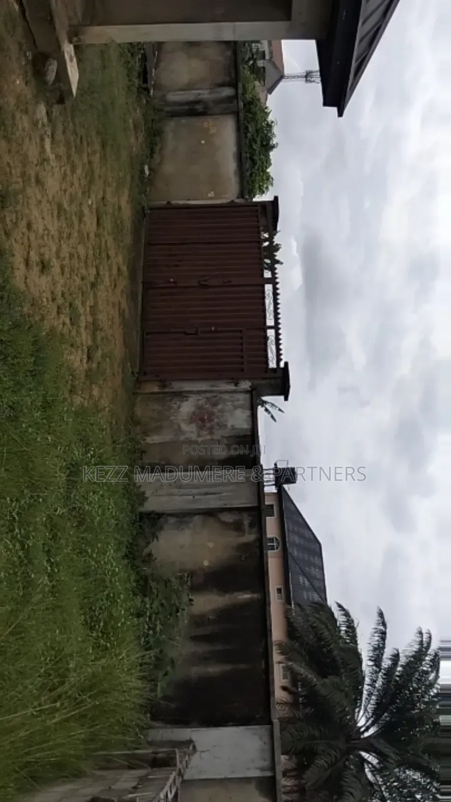 For Sale : Non Functional SCH at Rumuekini Ph in Port-Harcourt