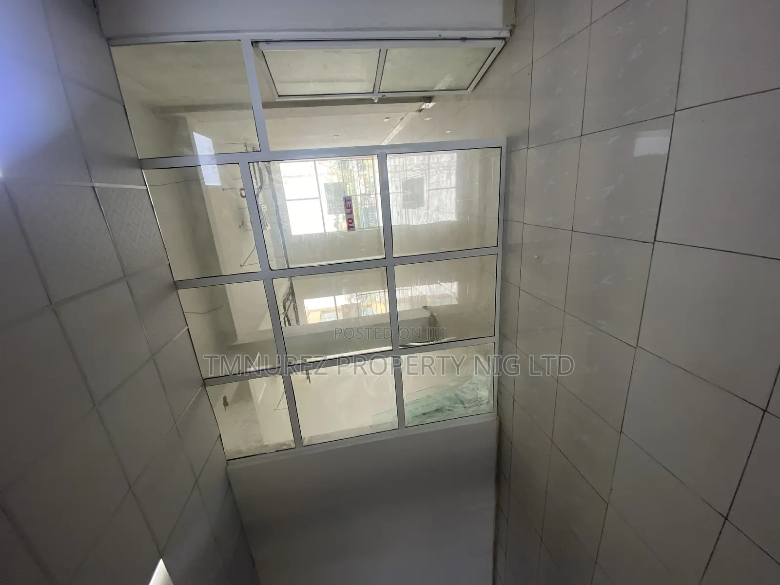 Showroom to Let in Lekki Phase 1