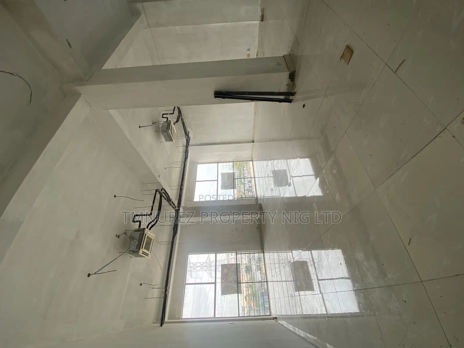 Showroom to Let in Lekki Phase 1