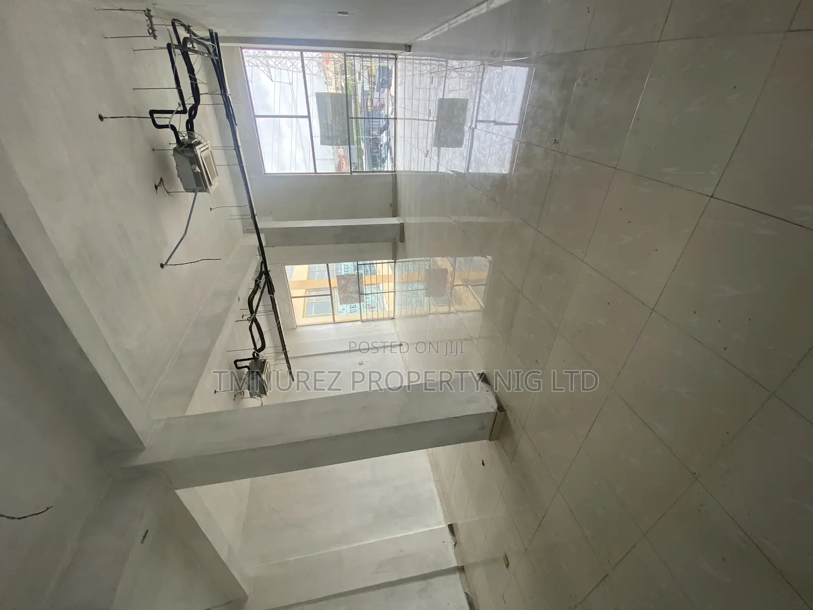 Showroom to Let in Lekki Phase 1