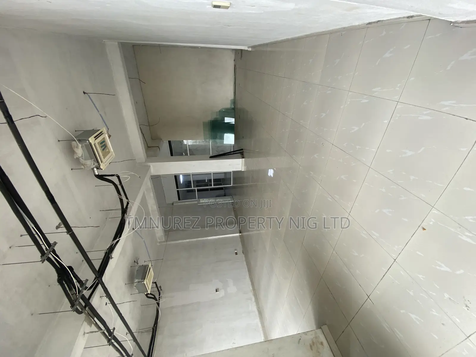 Showroom to Let in Lekki Phase 1