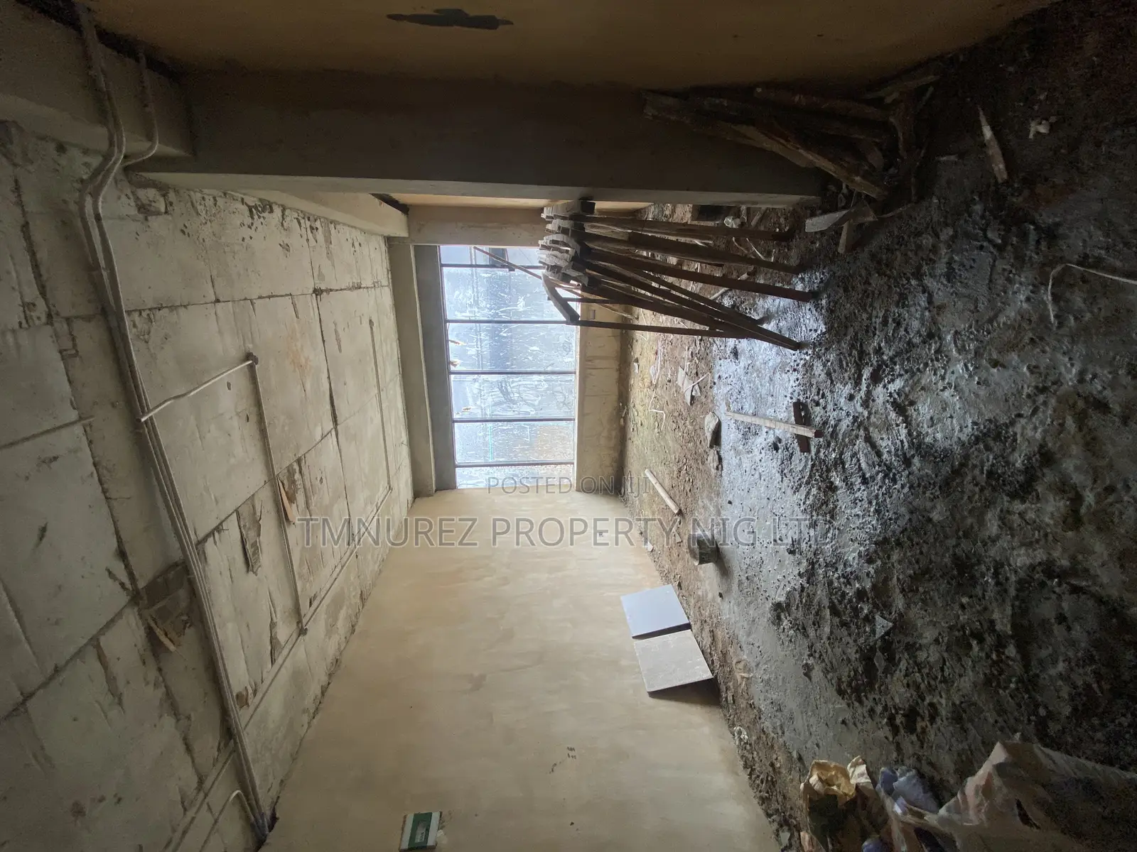 Shop to Let in Lekki Phase 1