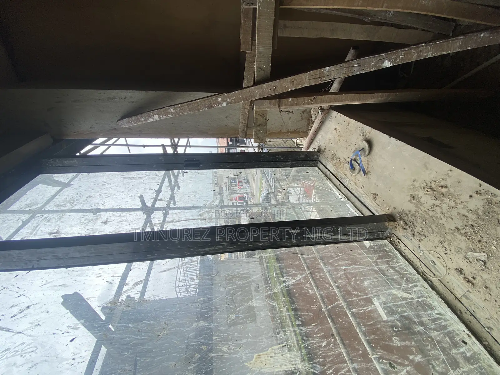 Shop to Let in Lekki Phase 1