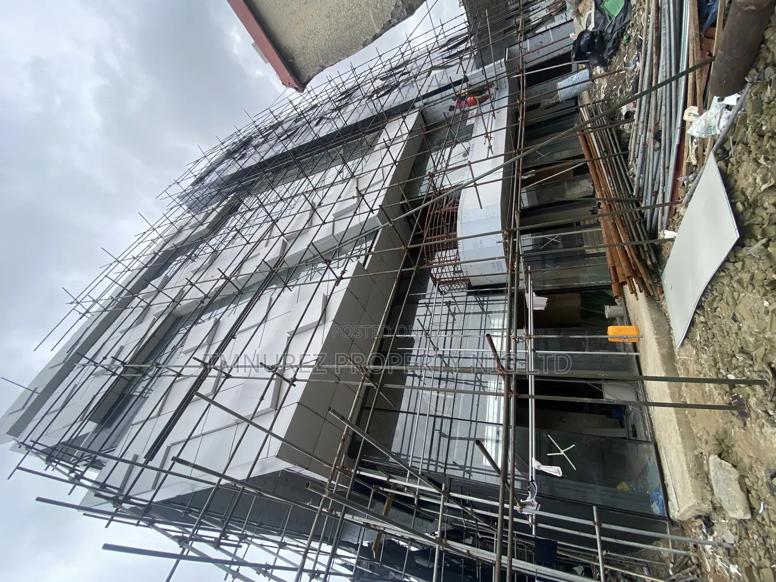 Shop to Let in Lekki Phase 1