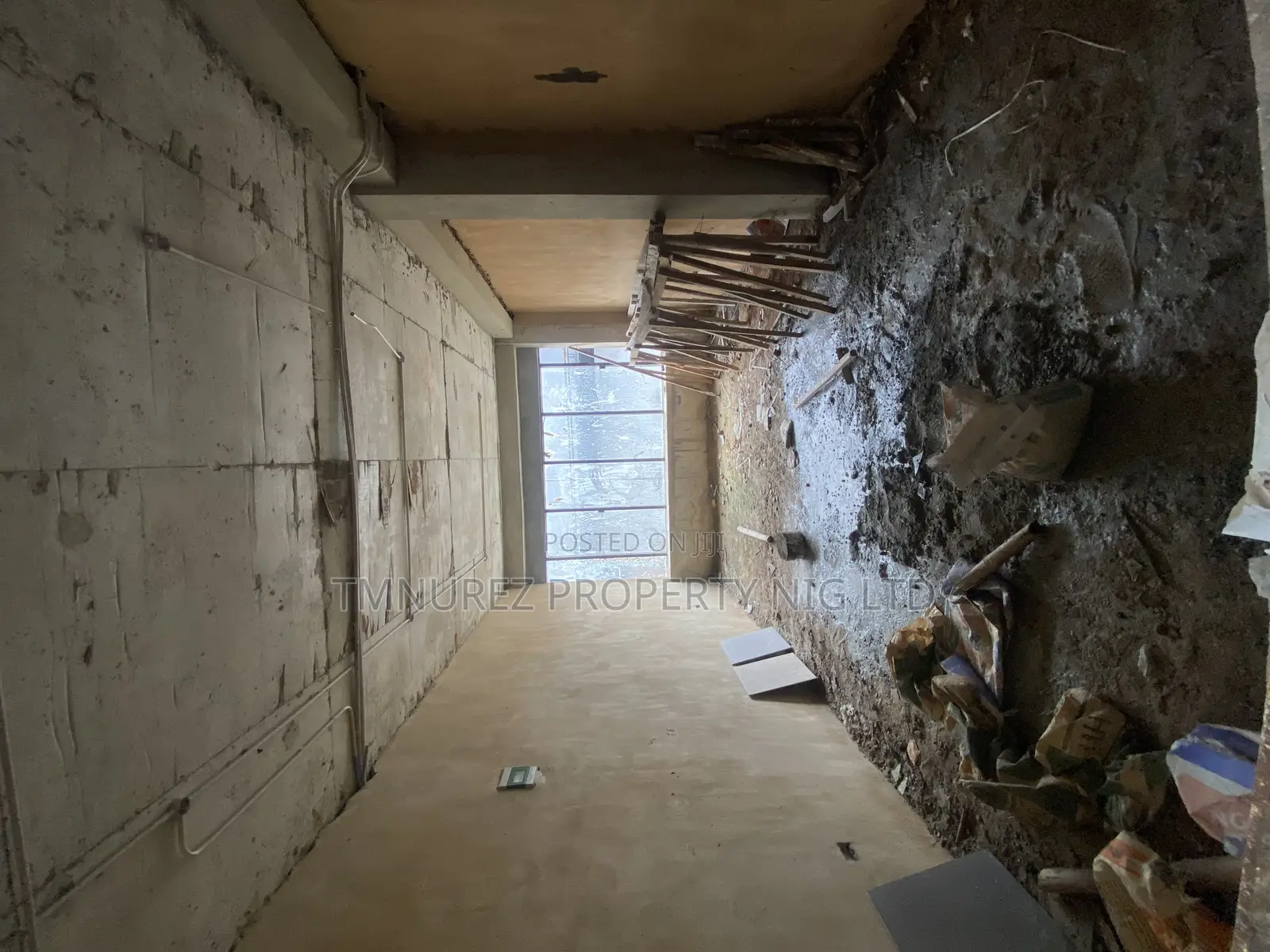 Shop to Let in Lekki Phase 1