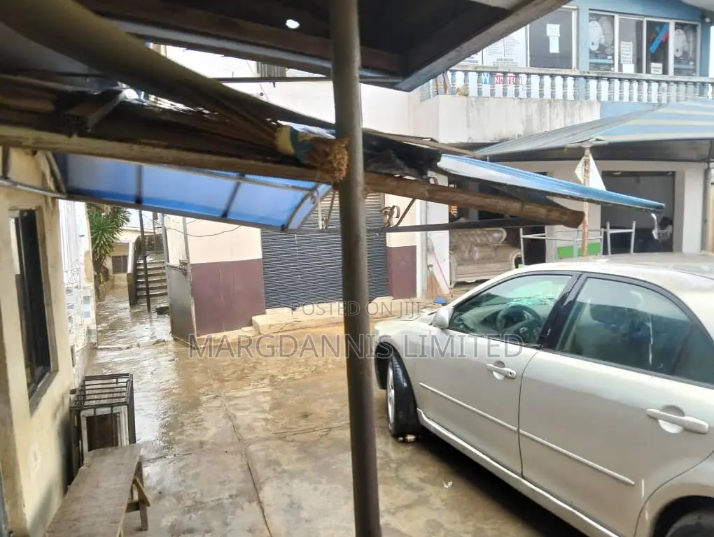 868 SQM Land for Sale, on Lagos Road, Ikorodu in Ikorodu Garage