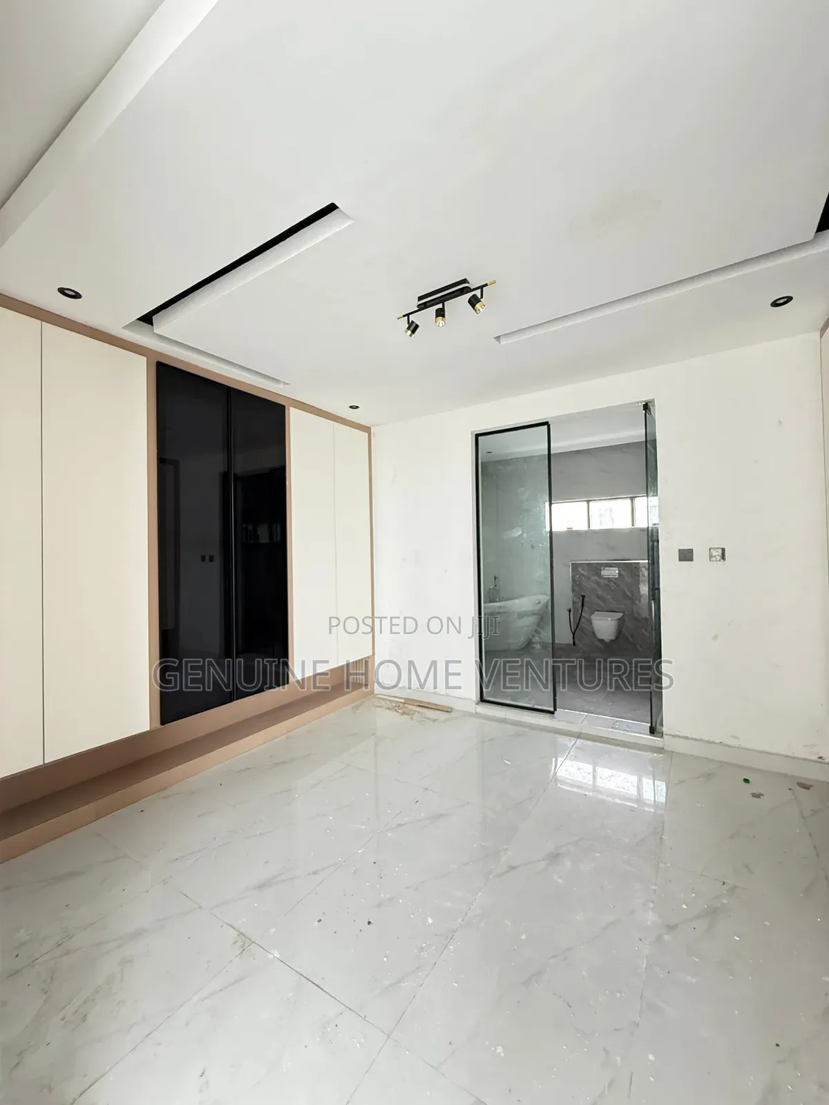 5bdrm Duplex in Osapa Lekki for sale in Osapa london