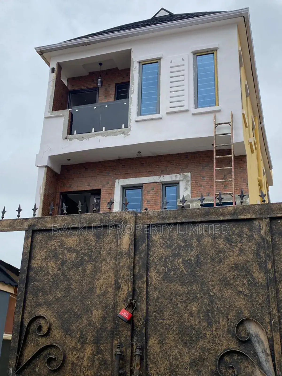 Mini Flat In Shomolu For Sale in Bariga / Shomolu