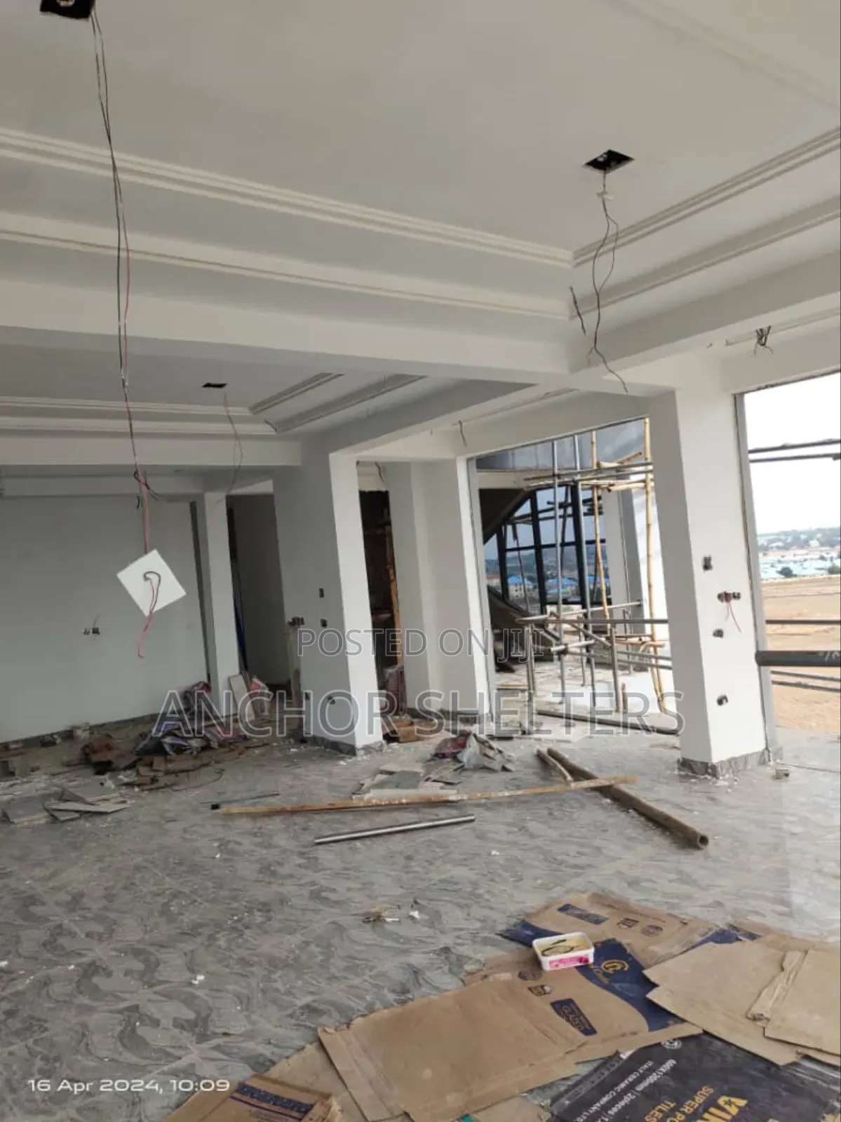 Plaza for Sales in Kiami