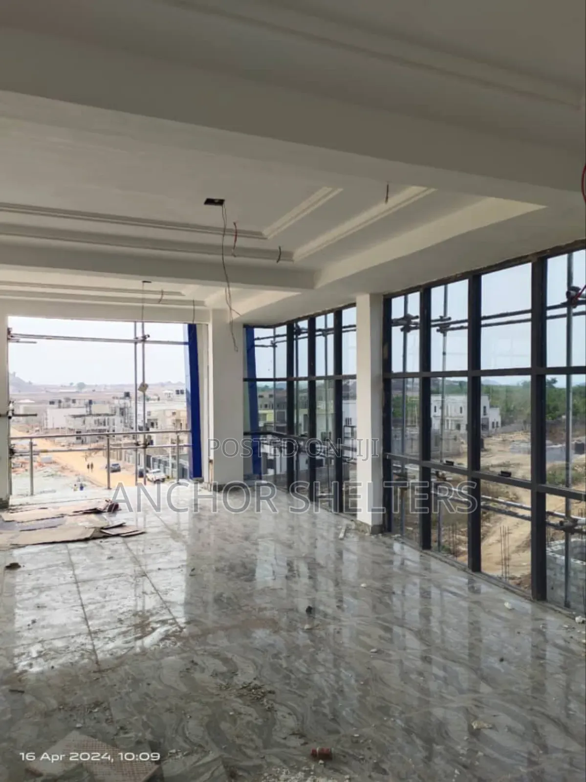 Plaza for Sales in Kiami