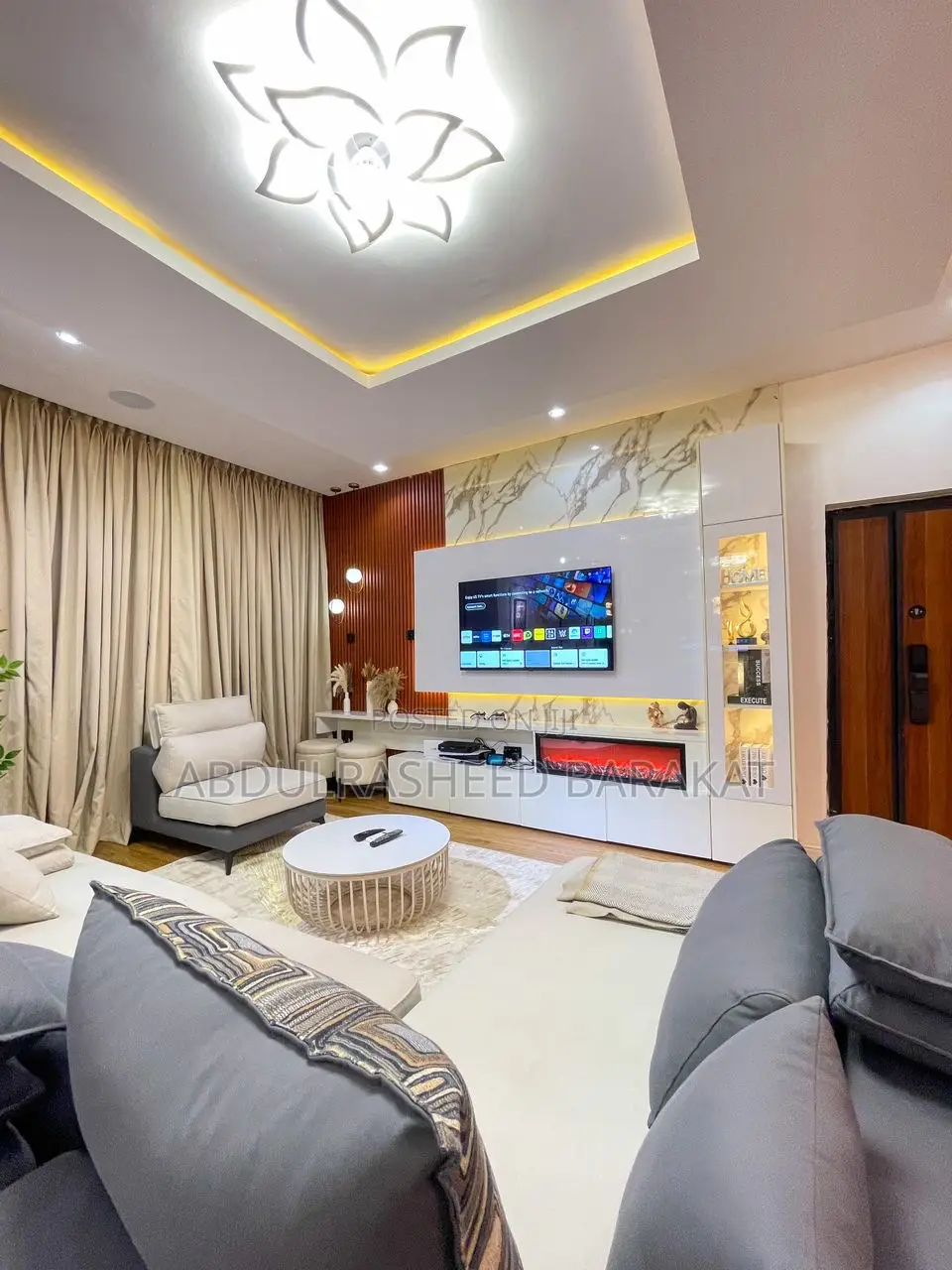 Luxury Two Bedroom Apartment With Alexa Command Pool, Ps5 in Ikate