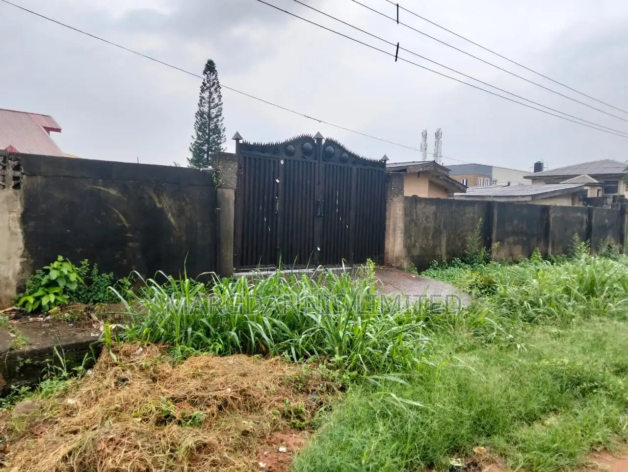 For Sale, a Plot + an Old Building in Fed Low Cost Estate in Ikorodu Garage