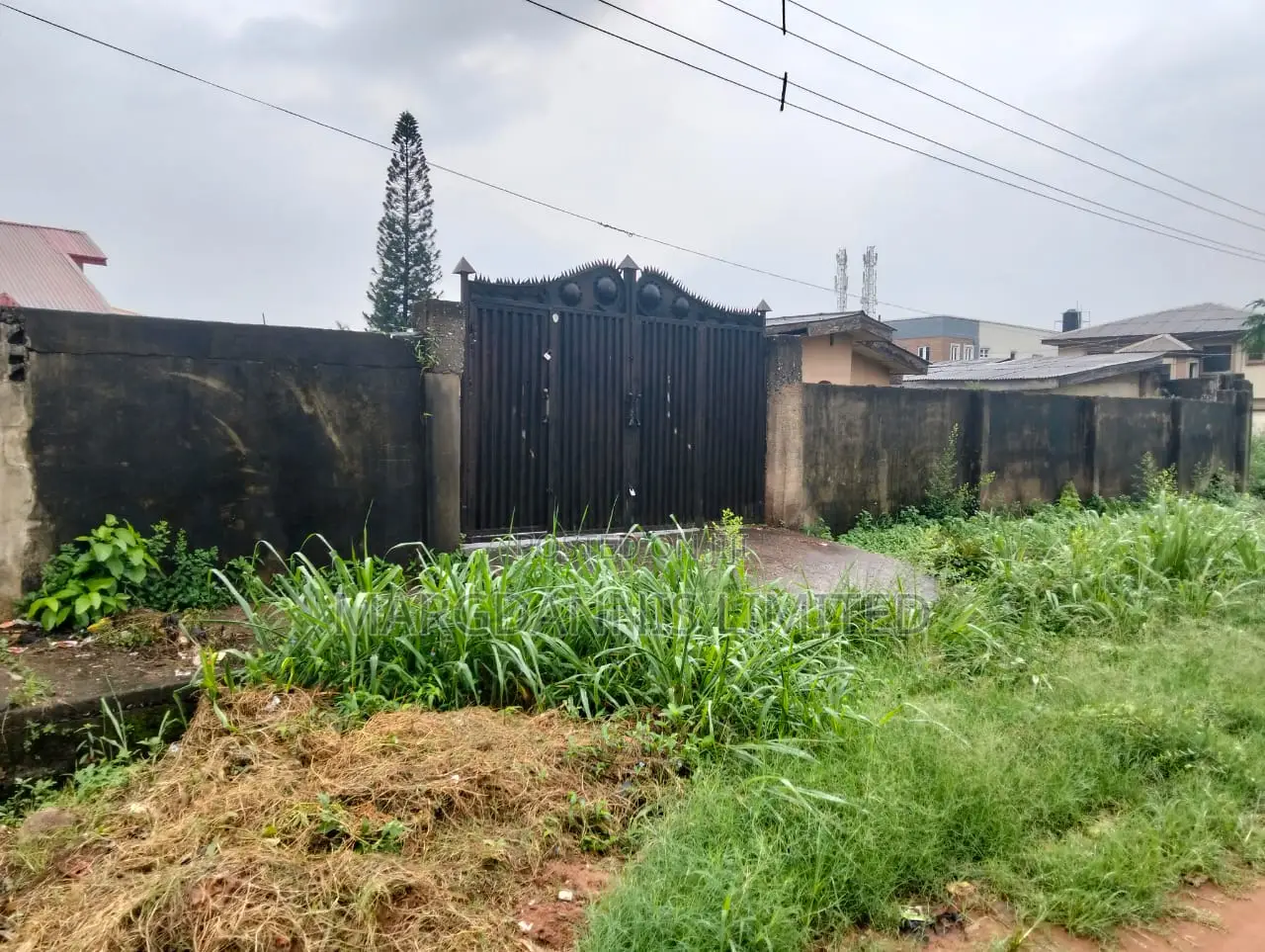 For Sale, a Plot + an Old Building in Fed Low Cost Estate in Ikorodu Garage