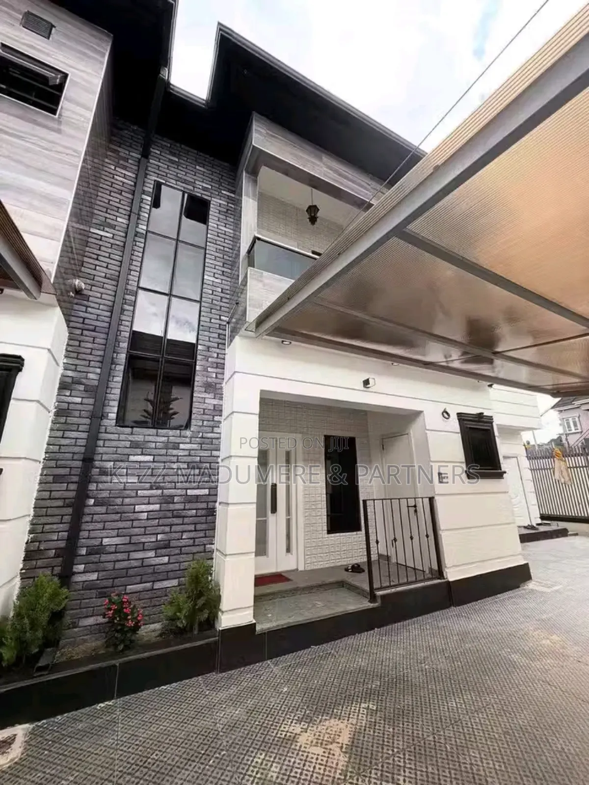8bdrm Duplex in Port Harcourt Rivers for sale in Port-Harcourt