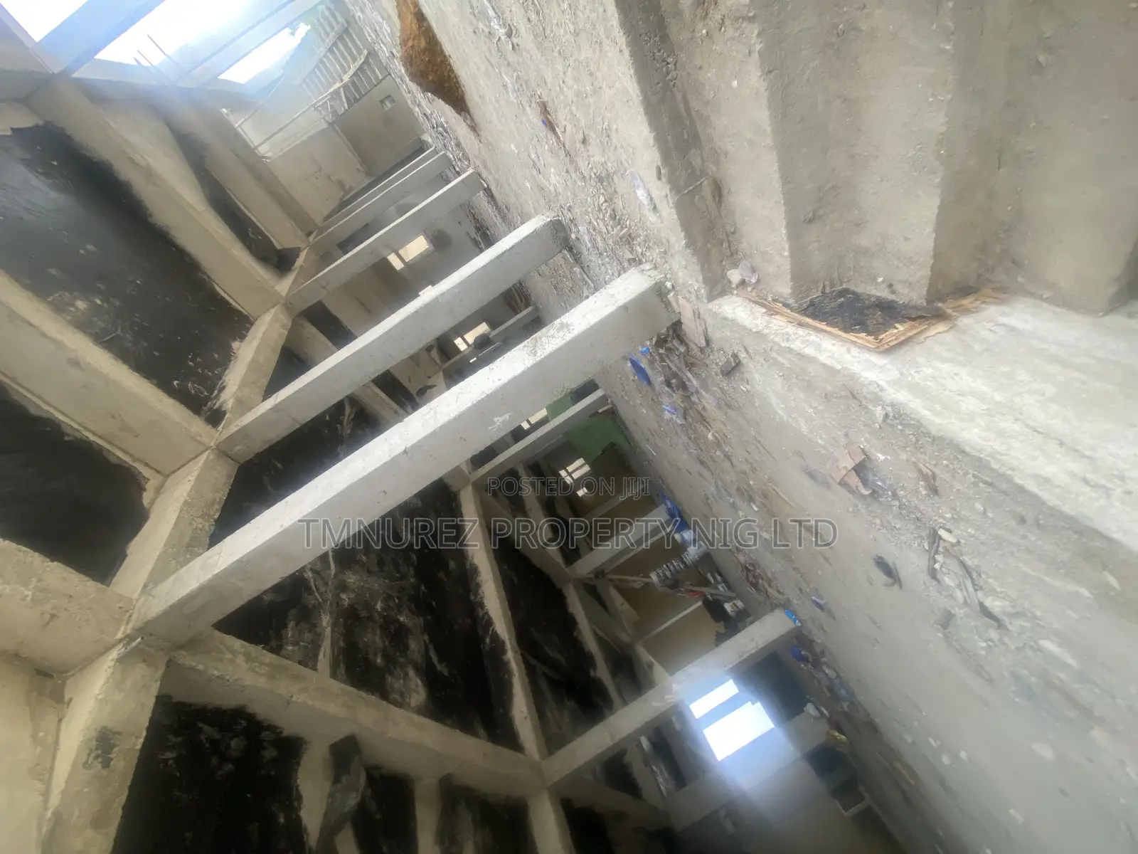 Warehouse/Showroom to Let in Sangotedo