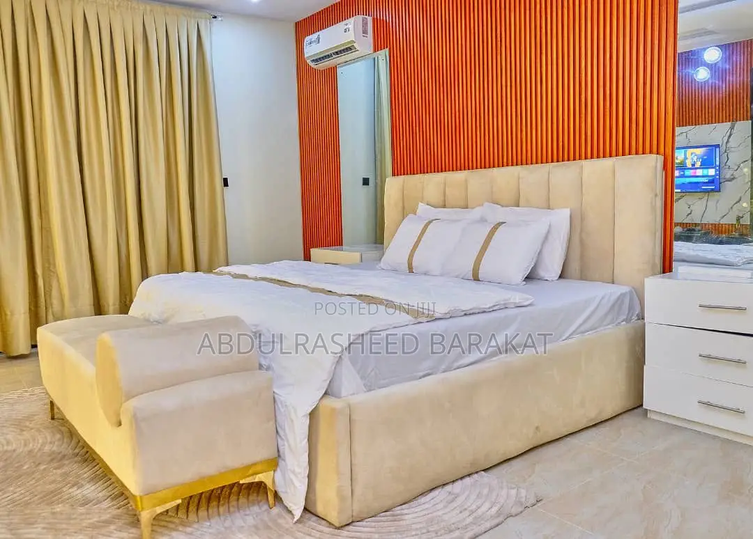 Brand New Three Bedroom With Pool Gym Snooker Ps5 Ps4 Bathtub Balcony in Ajah