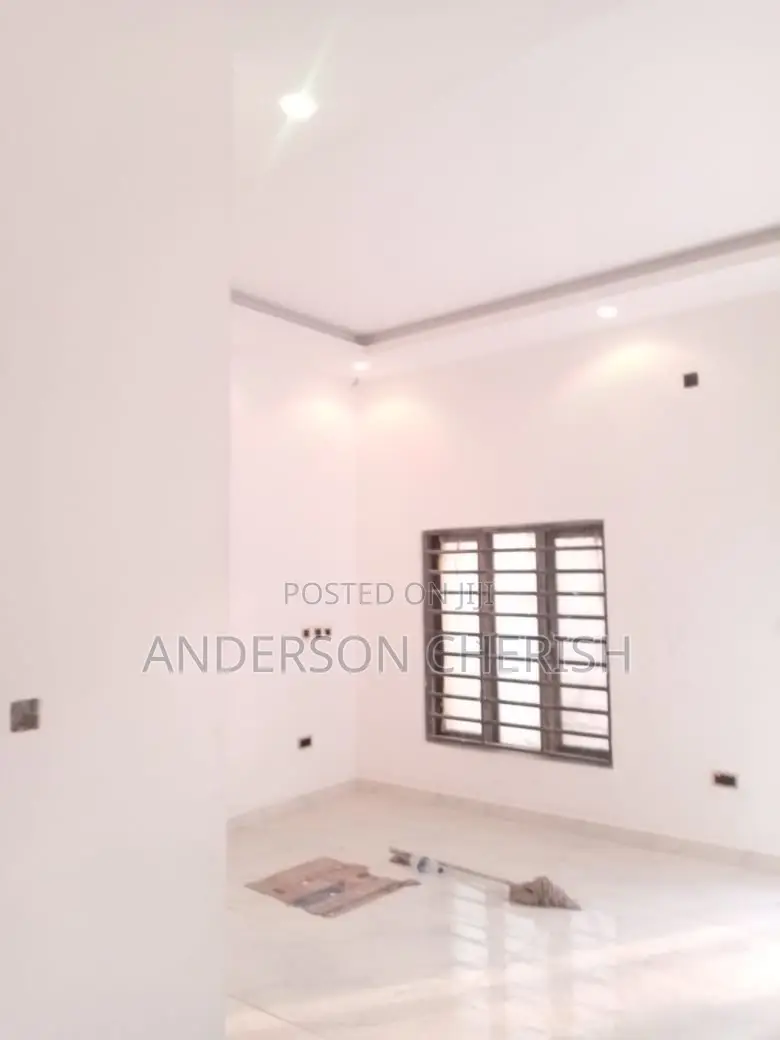 5bdrm Duplex in Lifecamp for sale in Life Camp