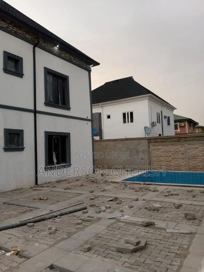 5bdrm Duplex in Lifecamp for sale in Life Camp