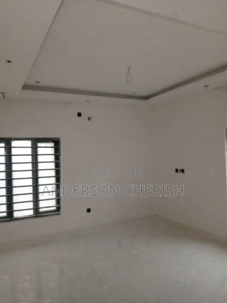 5bdrm Duplex in Lifecamp for sale in Life Camp