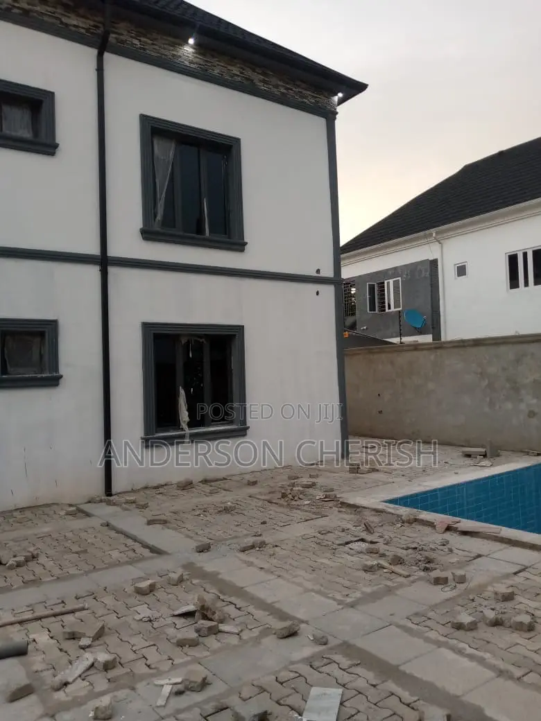 5bdrm Duplex in Lifecamp for sale in Life Camp
