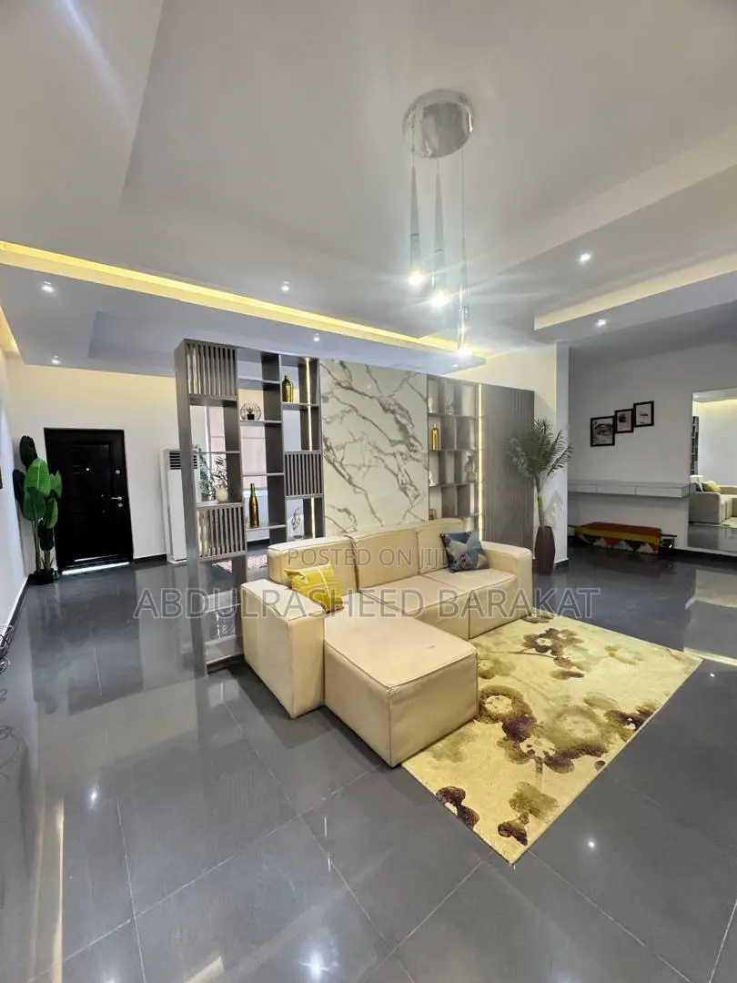 Luxury Spacious One Bedroom Apartment With Pool Gym in Banana Island