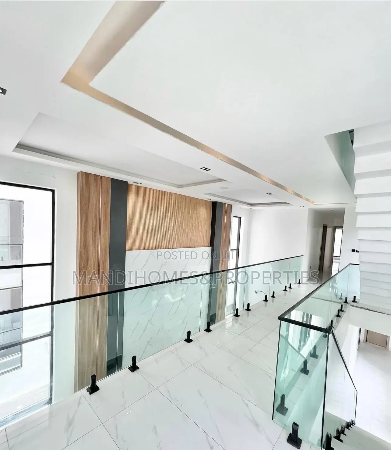 5bdrm Duplex in Chevron for sale in Chevron