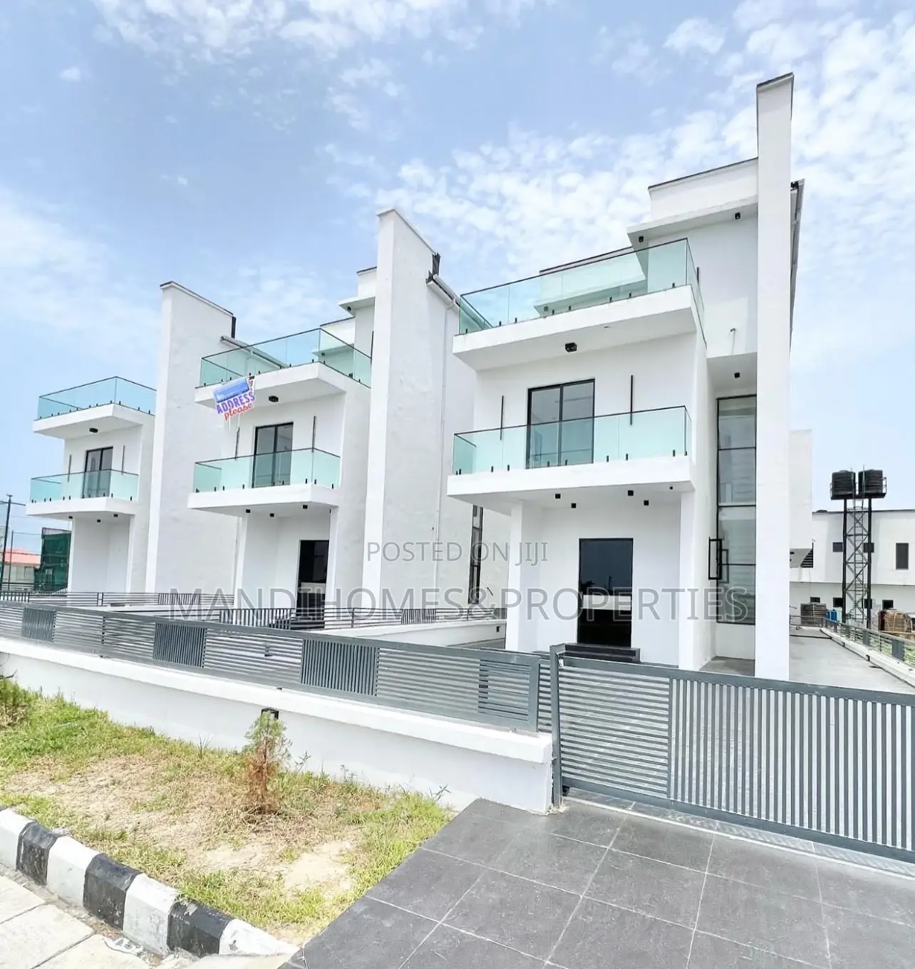 5bdrm Duplex in Chevron for sale in Chevron