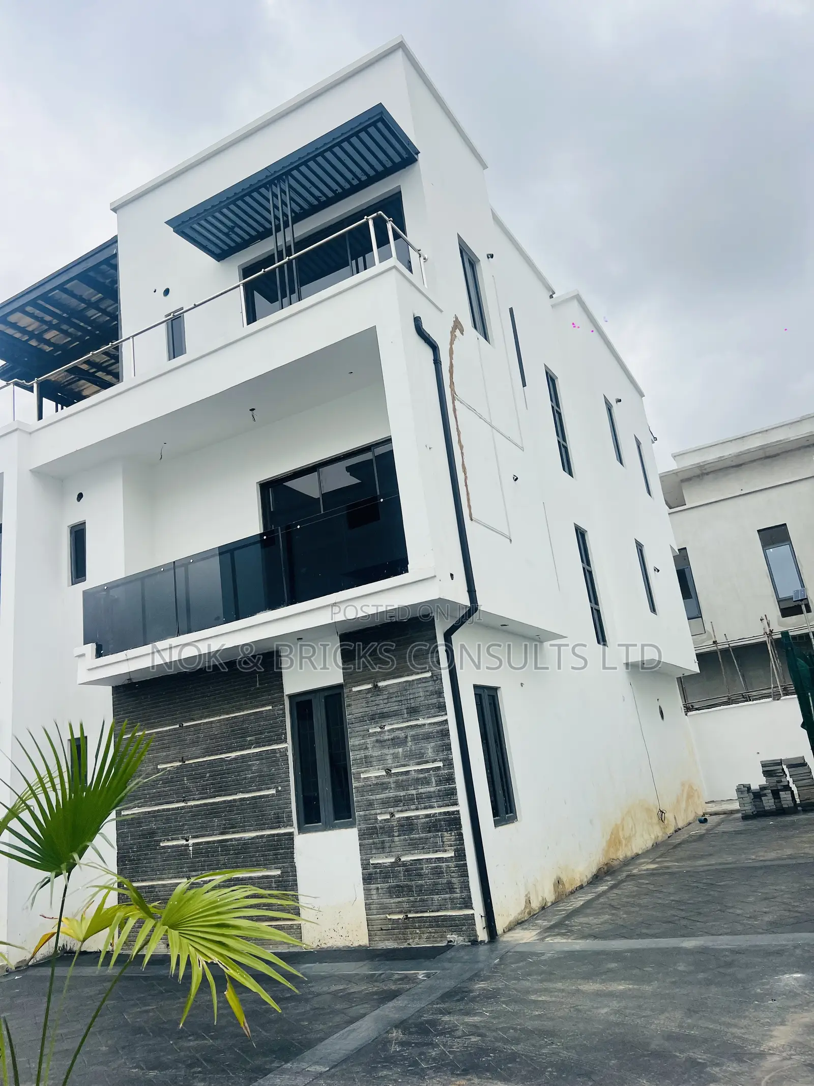 5bdrm Duplex in Pave Luxury Court, Jahi for sale in Jahi
