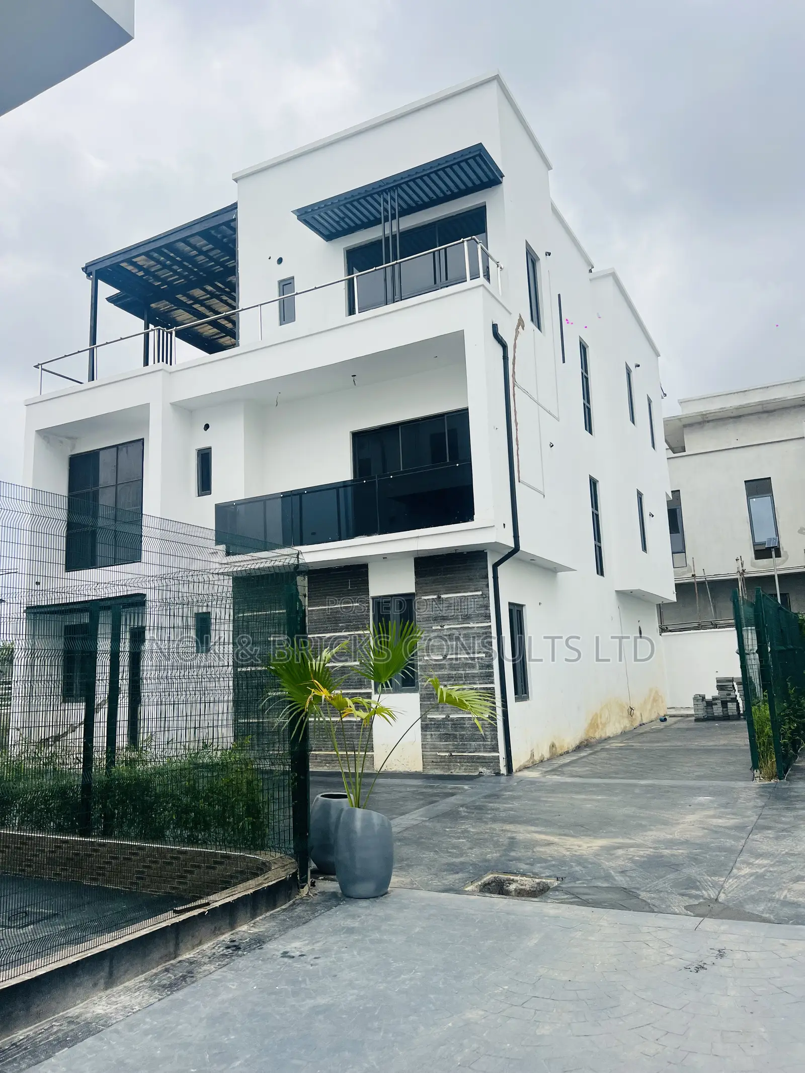 5bdrm Duplex in Pave Luxury Court, Jahi for sale in Jahi