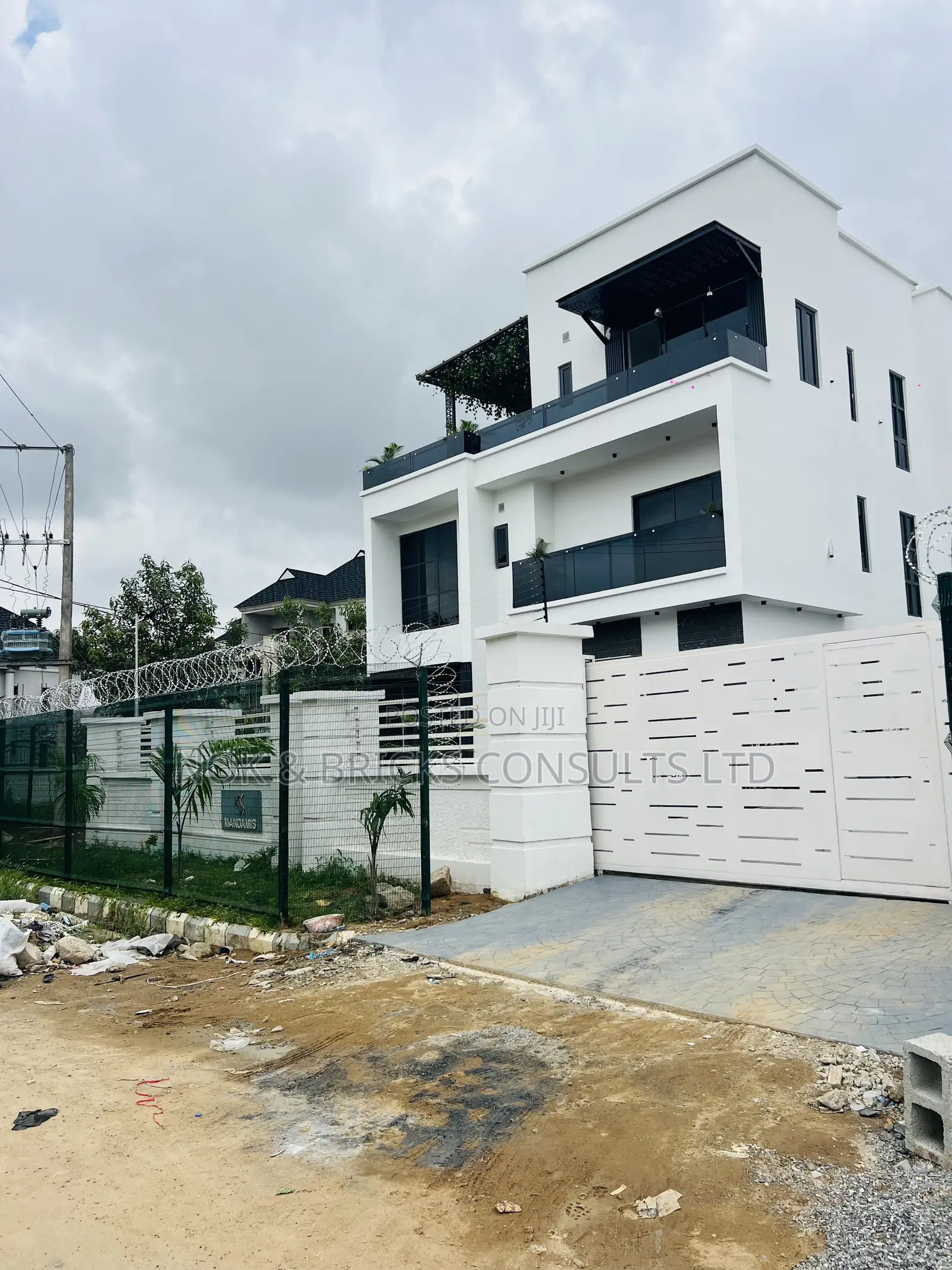 5bdrm Duplex in Pave Luxury Court, Jahi for sale in Jahi