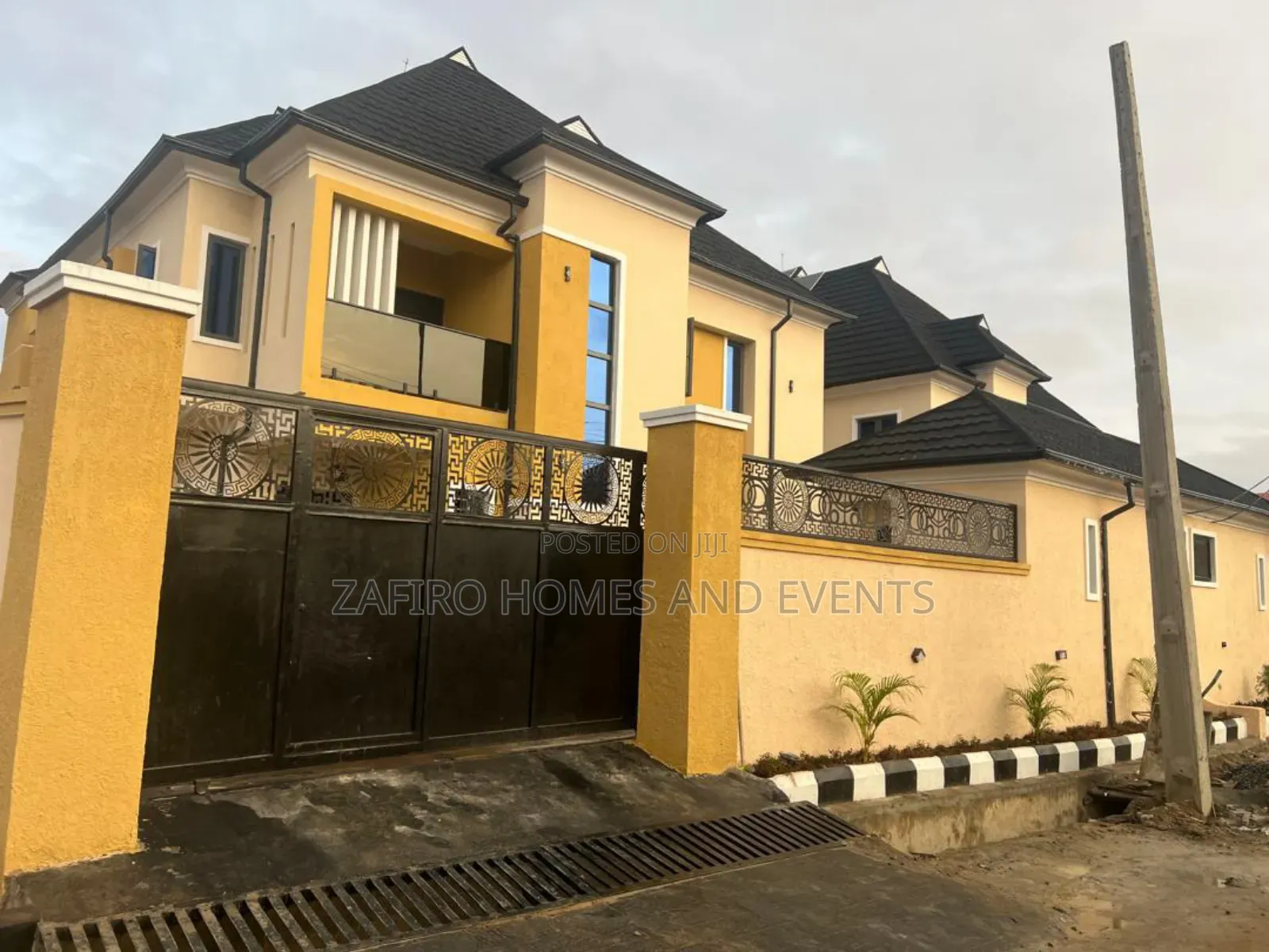 4bdrm Duplex in Start Gate Oluyole for sale in Oluyole Estate