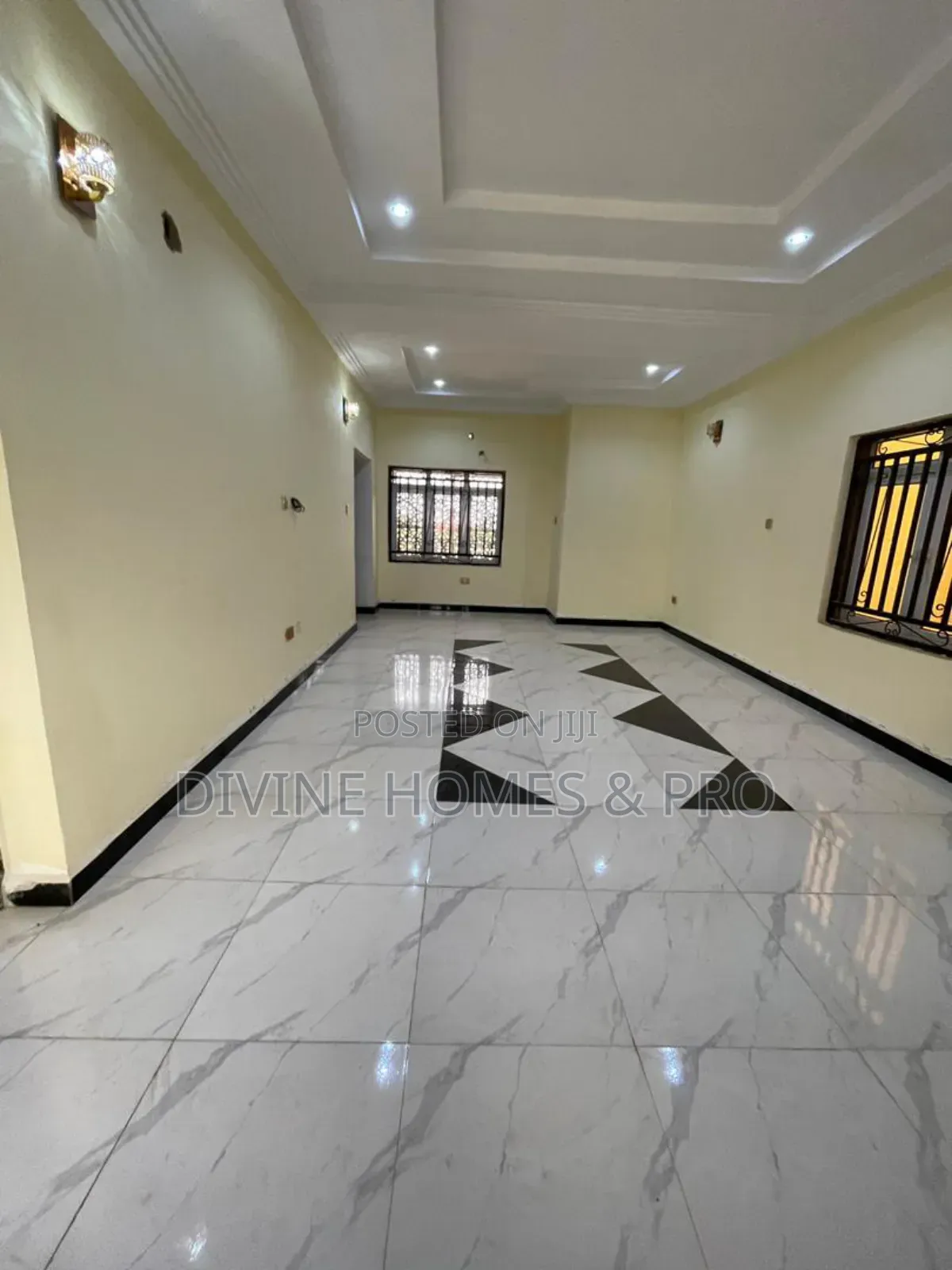 4bdrm Duplex in Area 1 for sale in Area 1