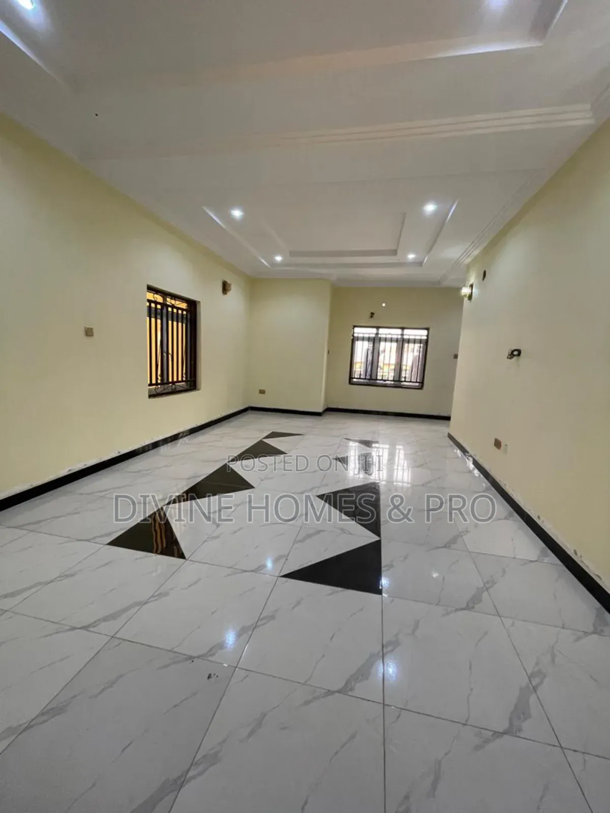 4bdrm Duplex in Area 1 for sale in Area 1