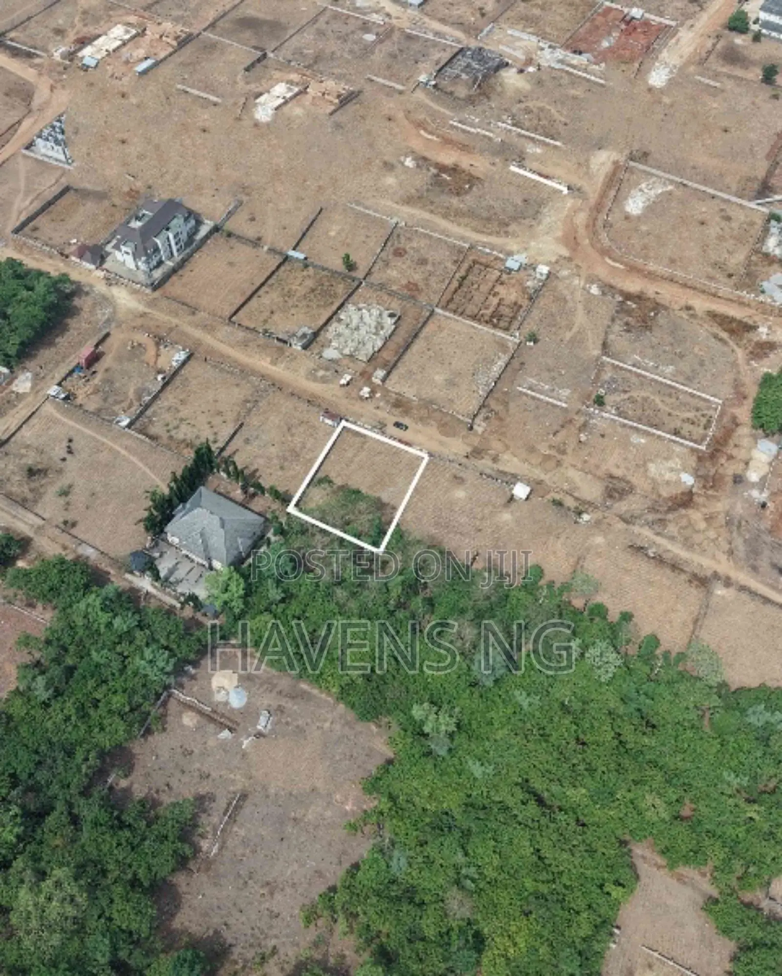 Prime 1,100.9 SQM Residential Plot With C of O in Life Camp