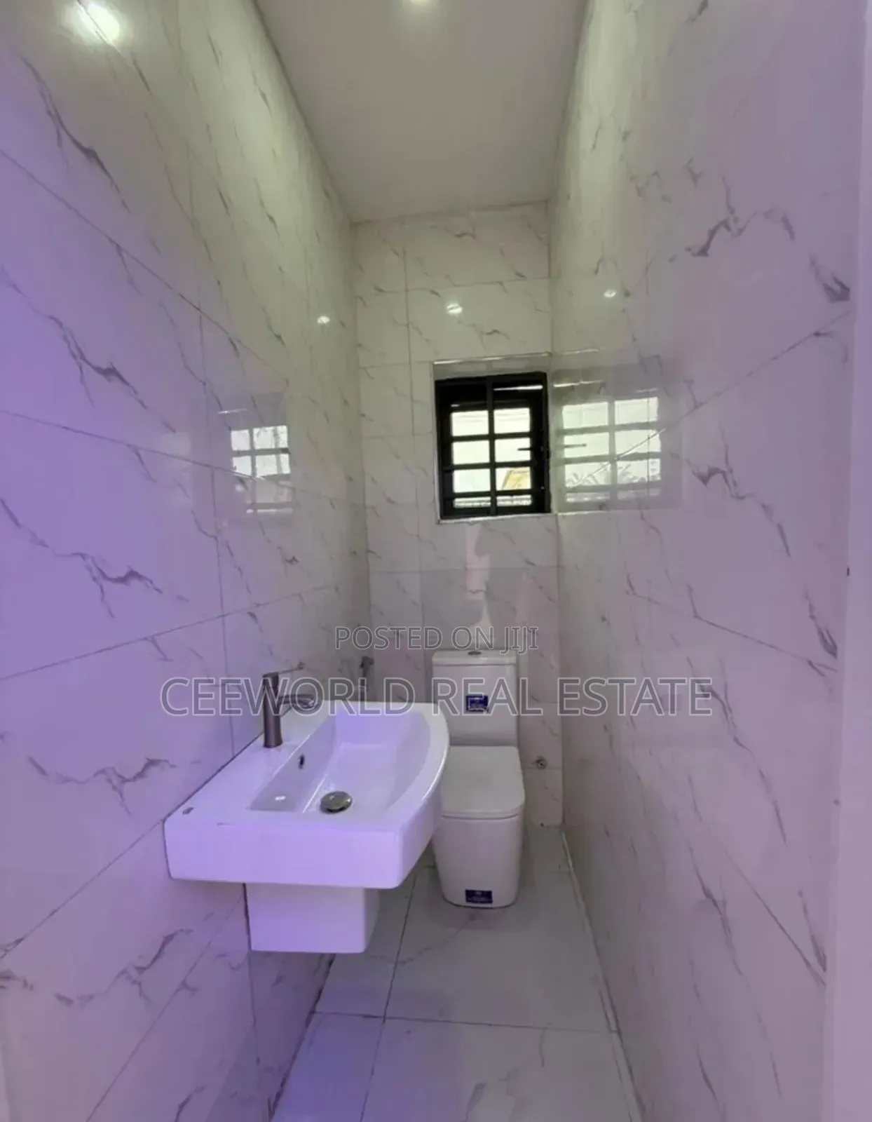 5bdrm Duplex in Stargate Oluyole for sale in Oluyole Estate