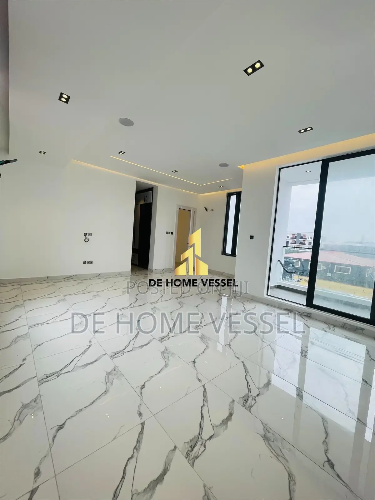 5bdrm Duplex in Lekki Phase 1 for sale in Lekki Phase 1