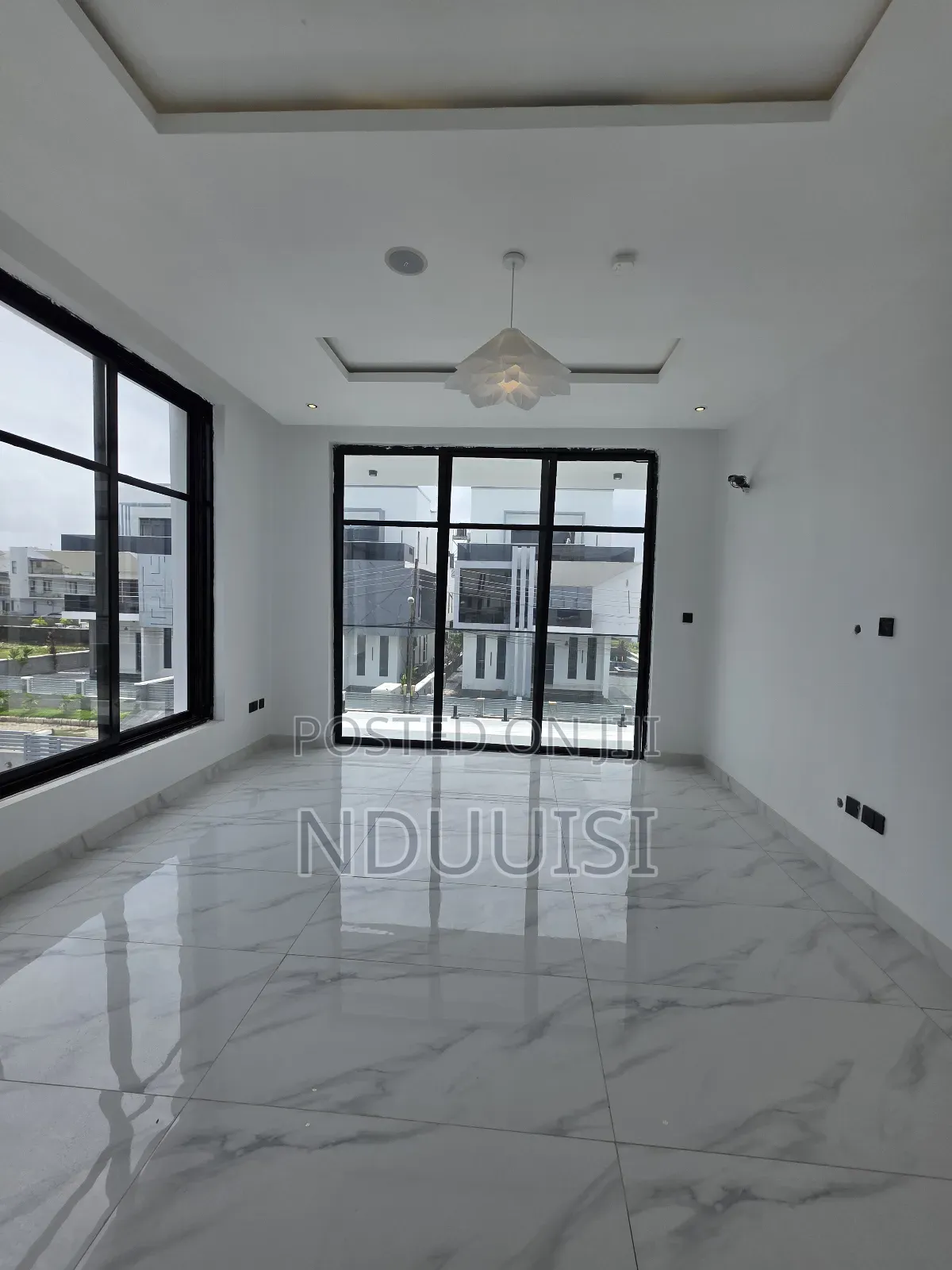5bdrm Duplex in Lakeview Phase 2, Chevron for sale in Chevron